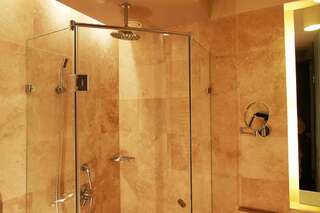 Отель Golden Tulip Ana Dome Hotel Клуж-Напока Стандартный номер с кроватью размера "queen-size"-5